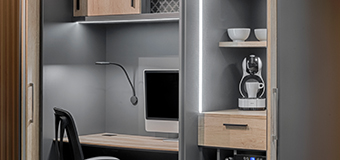 Zoccoli Plasline per mobili da cucina, 3,9 m, Altezza 100, Plastica grigio  antracite, Alluminio e Tecnoplastica